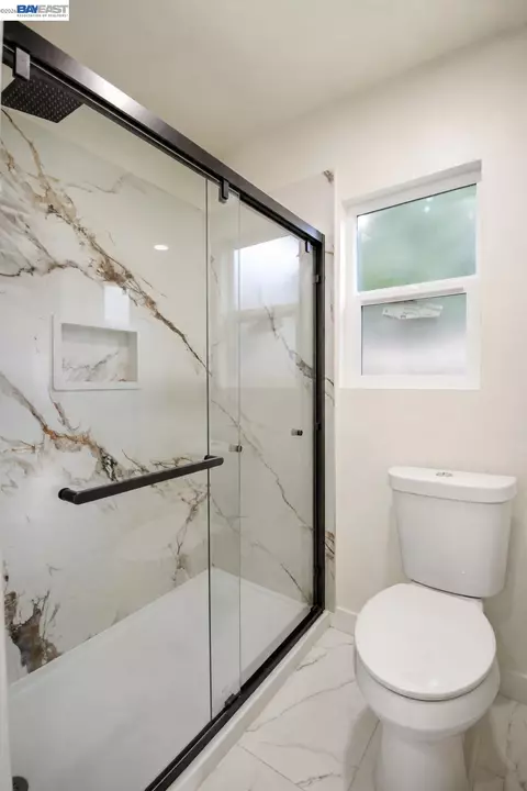 Bath - 201 Barozzi Ave, Modesto, CA 95351 photo 3 of 4