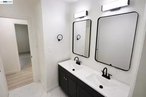 Bath - 201 Barozzi Ave, Modesto, CA 95351 photo 2 of 4