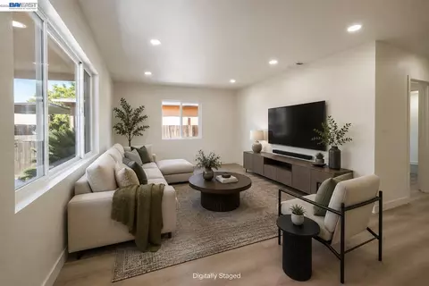 Living - 201 Barozzi Ave, Modesto, CA 95351 photo 1 of 3