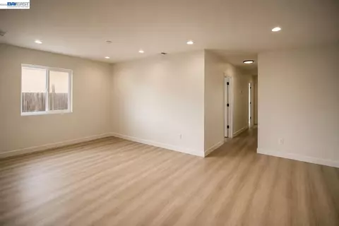 Living - 201 Barozzi Ave, Modesto, CA 95351 photo 2 of 3
