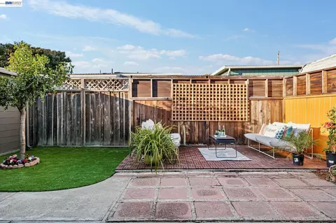 Exterior - 2515 Noble Ave, Alameda, CA 94501 photo 7 of 7