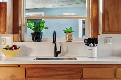 Kitchen - 2515 Noble Ave, Alameda, CA 94501 photo 3 of 3