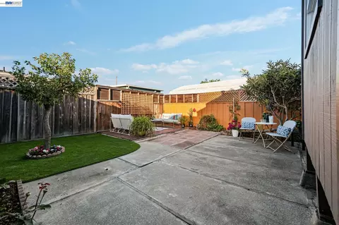 Exterior - 2515 Noble Ave, Alameda, CA 94501 photo 4 of 7