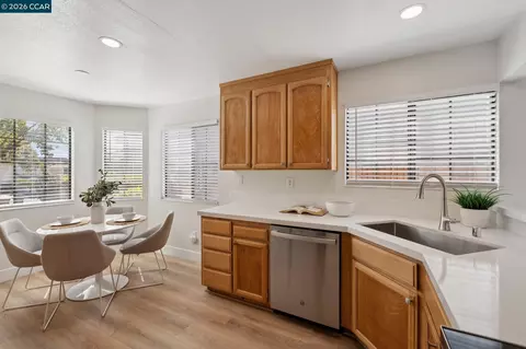 Kitchen - 4966 Bayleaf Ct, Martinez, CA 94553 photo 2 of 5