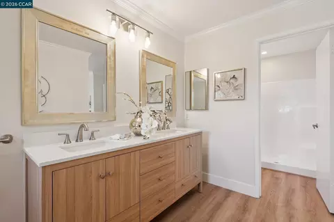 Bath - 4966 Bayleaf Ct, Martinez, CA 94553 photo 6 of 9