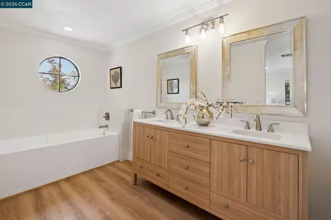 Bath - 4966 Bayleaf Ct, Martinez, CA 94553 photo 3 of 9