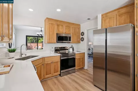 Kitchen - 4966 Bayleaf Ct, Martinez, CA 94553 photo 4 of 5