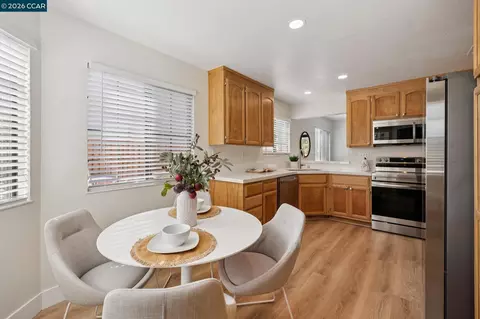 Kitchen - 4966 Bayleaf Ct, Martinez, CA 94553 photo 5 of 5