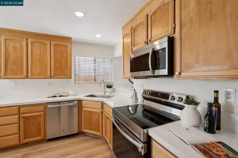 Kitchen - 4966 Bayleaf Ct, Martinez, CA 94553 photo 1 of 5