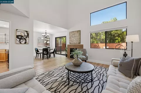 Living - 4966 Bayleaf Ct, Martinez, CA 94553 photo 2 of 4