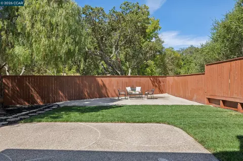 Exterior - 4966 Bayleaf Ct, Martinez, CA 94553 photo 2 of 11