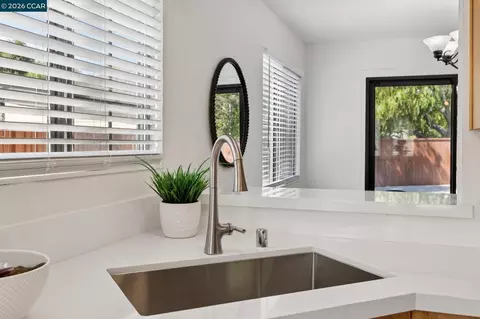 Kitchen - 4966 Bayleaf Ct, Martinez, CA 94553 photo 3 of 5