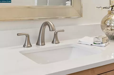 Bath - 4966 Bayleaf Ct, Martinez, CA 94553 photo 4 of 9