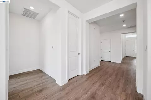 Entry Way - 291 Colfax Ln, Oakley, CA 94561 photo 5 of 10