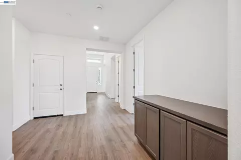 Entry Way - 291 Colfax Ln, Oakley, CA 94561 photo 8 of 10