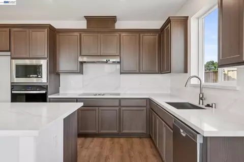 Kitchen - 291 Colfax Ln, Oakley, CA 94561 photo 4 of 5