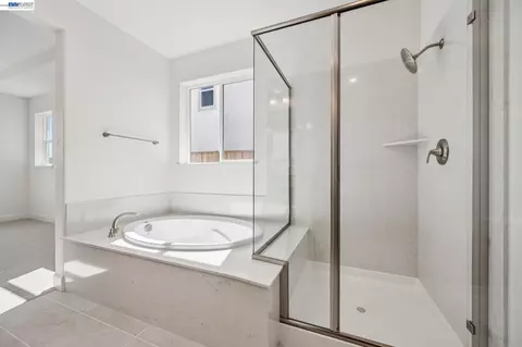 Bath - 291 Colfax Ln, Oakley, CA 94561 photo 2 of 2