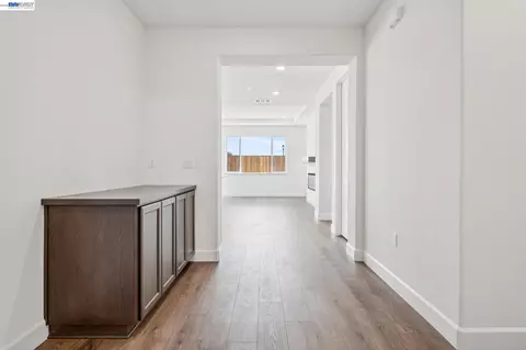 Entry Way - 291 Colfax Ln, Oakley, CA 94561 photo 3 of 10