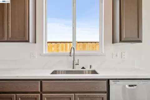 Kitchen - 291 Colfax Ln, Oakley, CA 94561 photo 3 of 5