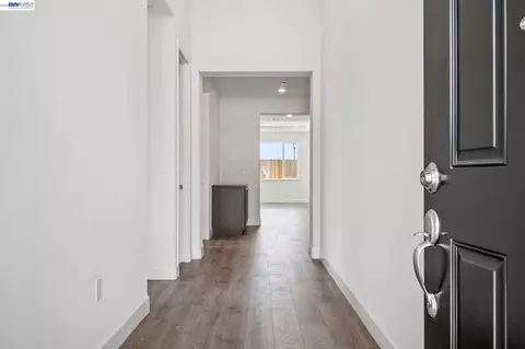 Entry Way - 291 Colfax Ln, Oakley, CA 94561 photo 2 of 10