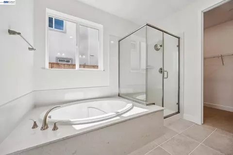 Bath - 291 Colfax Ln, Oakley, CA 94561 photo 1 of 2