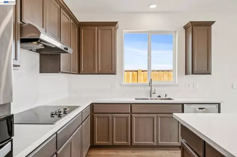 Kitchen - 291 Colfax Ln, Oakley, CA 94561 photo 2 of 5