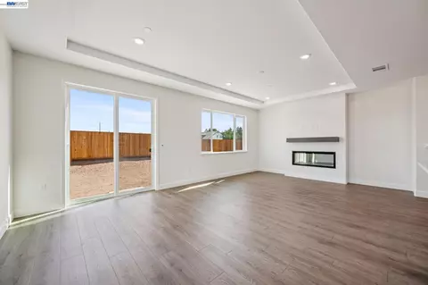 Living - 291 Colfax Ln, Oakley, CA 94561 photo 8 of 14
