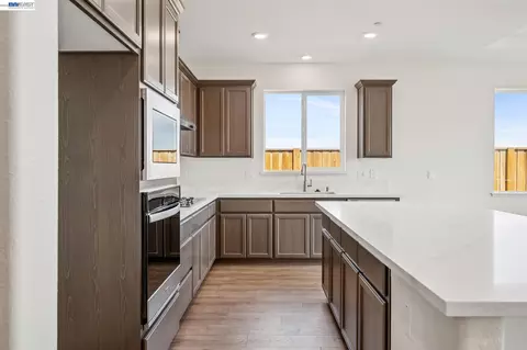 Entry Way - 291 Colfax Ln, Oakley, CA 94561 photo 4 of 10