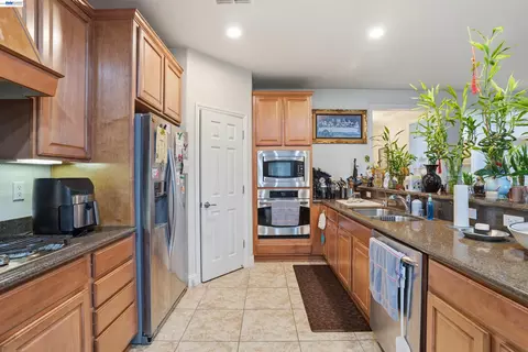 2336 Shadow Berry Dr, Manteca, CA 95336 photo 7