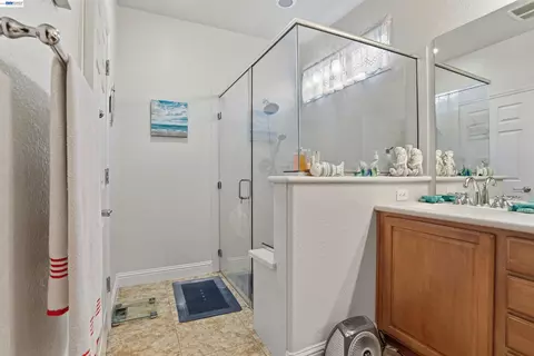 2336 Shadow Berry Dr, Manteca, CA 95336 photo 9