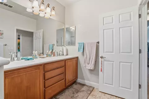 2336 Shadow Berry Dr, Manteca, CA 95336 photo 3