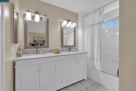 Bath - 400 Devon Ct, Oakley, CA 94561 photo 3 of 4