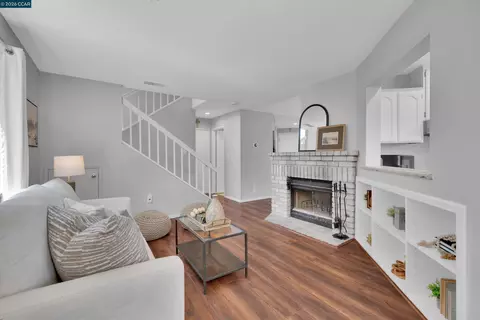 Living - 400 Devon Ct, Oakley, CA 94561 photo 2 of 4