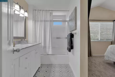 Bath - 400 Devon Ct, Oakley, CA 94561 photo 4 of 4