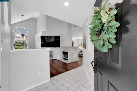 Entry Way - 400 Devon Ct, Oakley, CA 94561 photo 2 of 2