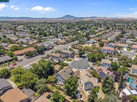 View/Area - 400 Devon Ct, Oakley, CA 94561 photo 5 of 6