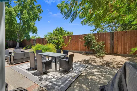 Exterior - 400 Devon Ct, Oakley, CA 94561 photo 1 of 8