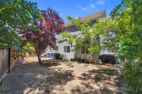 Exterior - 400 Devon Ct, Oakley, CA 94561 photo 4 of 8