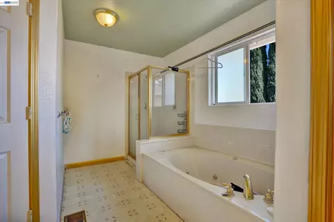 Bath - 2257 Octavia Ct, Tracy, CA 95377 photo 4 of 4