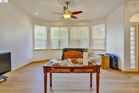 Living - 2257 Octavia Ct, Tracy, CA 95377 photo 2 of 5