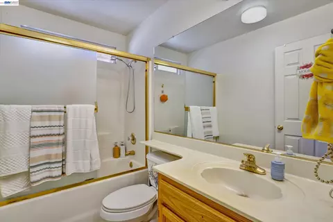 Bath - 2257 Octavia Ct, Tracy, CA 95377 photo 1 of 4