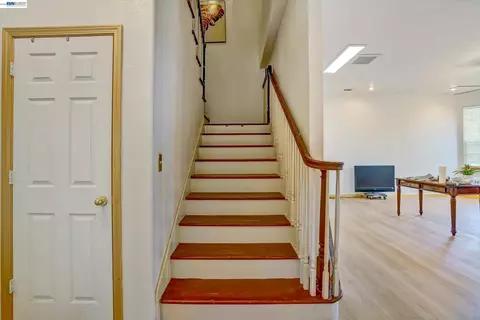 Entry Way - 2257 Octavia Ct, Tracy, CA 95377 photo 2 of 5