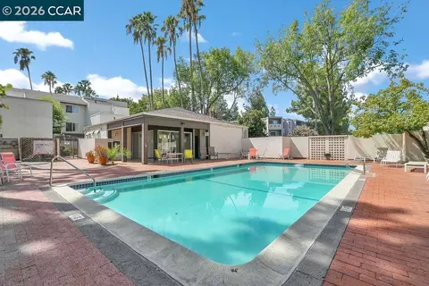 Exterior - 1660 Laguna St #B, Concord, CA 94520 photo 5 of 8