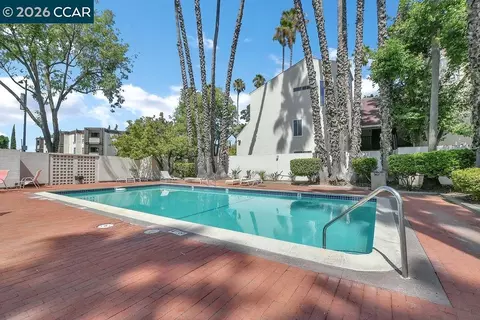 Exterior - 1660 Laguna St #B, Concord, CA 94520 photo 4 of 8