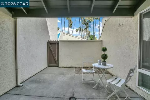 Exterior - 1660 Laguna St #B, Concord, CA 94520 photo 1 of 8