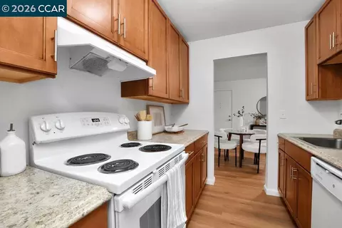 Kitchen - 1660 Laguna St #B, Concord, CA 94520 photo 3 of 3