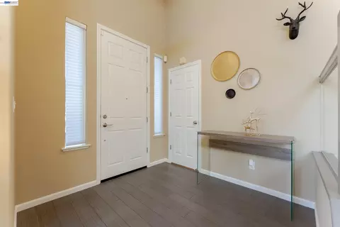 Entry Way - 4943 Sequoia Ave, Dublin, CA 94568 photo 1 of 2