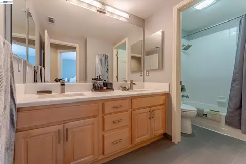 Bath - 4943 Sequoia Ave, Dublin, CA 94568 photo 4 of 4