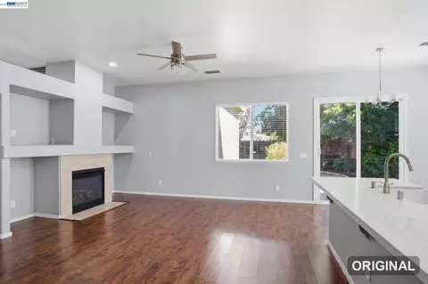 Living - 947 Forecast Ln, Tracy, CA 95377 photo 5 of 7