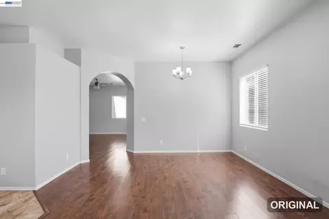 Living - 947 Forecast Ln, Tracy, CA 95377 photo 3 of 7